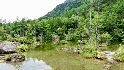 Kleiner See in den Japanischen Alpen bei Kamakochi