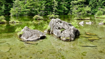 Naklejka na ściany i meble Kleiner See in den Japanischen Alpen bei Kamakochi