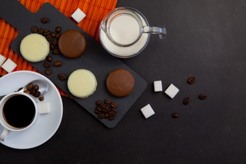 Obraz na płótnie Canvas café con leche y galletas