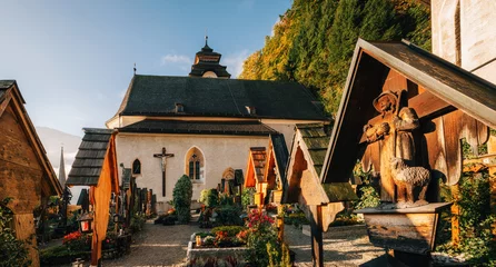 Papier Peint photo autocollant Monument Panoramic view of small beautiful grave yard near church with crosses and monuments in Hallstatt, Austria
