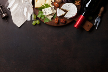 Obraz na płótnie Canvas Wine, grape and cheese