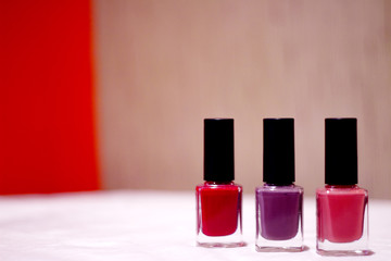 Nail polishes with strong colors