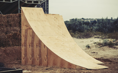 Wooden skatr ramp for bmx and dirt bike