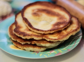 Pitta, browned fried tortillas on a plate