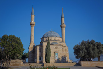 Fototapeta na wymiar Mosque and two minarets . Mosque of the Martyrs, also known as the Turkish Mosque or Shahids Mosque, near the Martyrs Lane in Baku, Azerbaijan