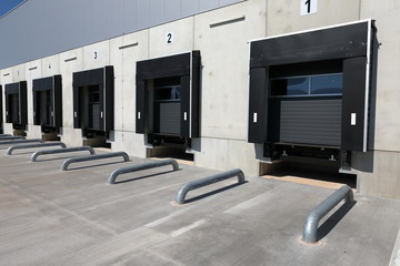 Logistikhalle mit Lkw Versandplatz