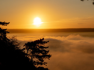 Obraz na płótnie Canvas Sonnenaufgang über den Wolken
