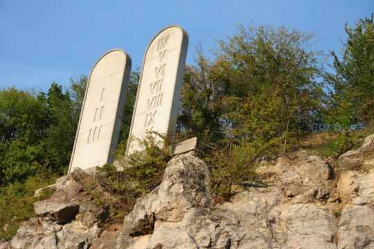 Kadzielnia, tablice Dekalogu