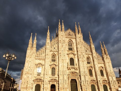 Duomo e nuvole