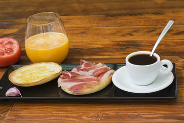 Desayuno saludable basado en la dieta mediterránea