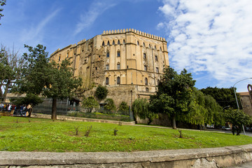 Fototapeta na wymiar Palazzo dei Normanni in Palermo