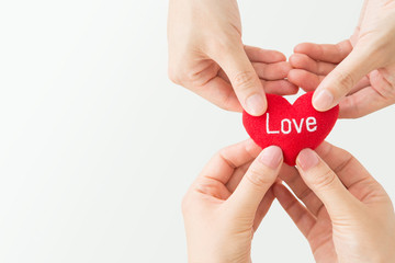 ハートを持つ手