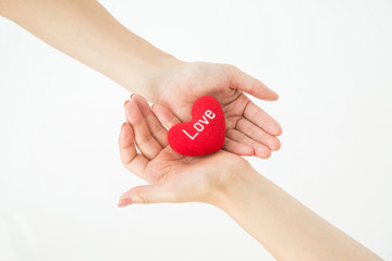 ハートを持つ手