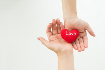 ハートを持つ手