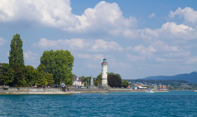 Fototapeta premium Hafeneinfahrt von Lindau am Bodensee