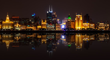 Obraz premium The Vaitan embankment. Panoramic view from Pudong
