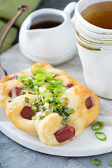 Green onion and hot dog bun