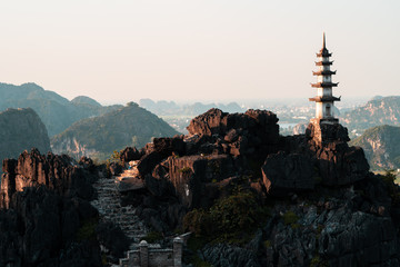 Sunsets and pagodas in the mountains 