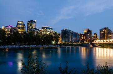Fototapeta na wymiar Calgary skyline over Bow River