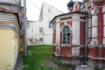 Naklejka premium The Lower St. Nicholas Church in Smolensk, Russia. Backyard.