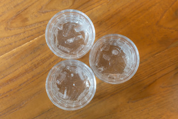 glass of ice and water