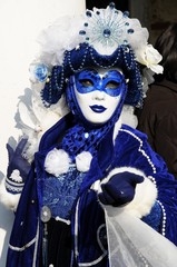 Fototapeta na wymiar Frau im Karnevalskostüm, Venedig, Italien, Europa
