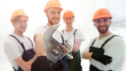 closeup. the wrench in the hands of the builders