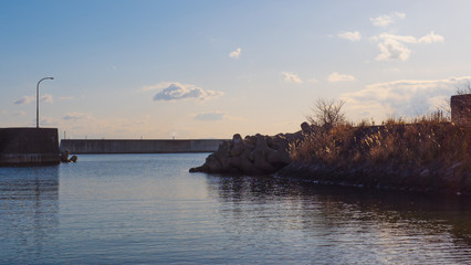 Tsunami walls and concrete slabs It is designed and built to be strong and strong to provide security for the people living near the seashore.