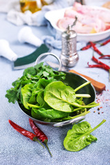 chicken legs with spinach