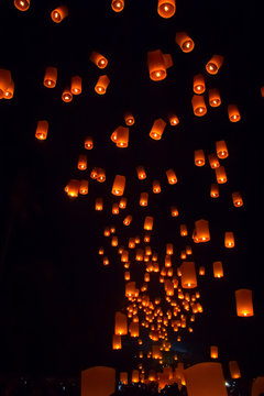 Floating lanterns up to the sky