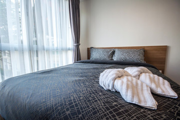 Fototapeta na wymiar Beautiful bedroom interior and towels