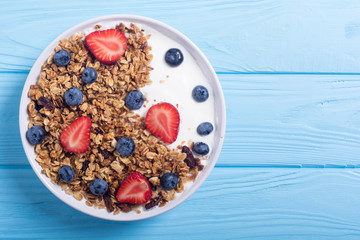 Chia yogurt with granola