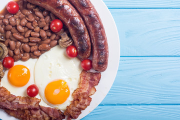 English breakfast with bacon