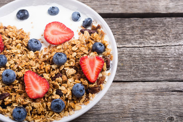 Chia yogurt with granola