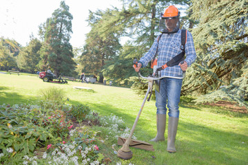 golf club maintenance worker