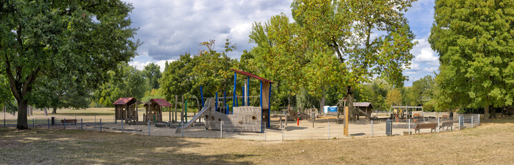 Kinderspielplatz im Gr&uuml;nen