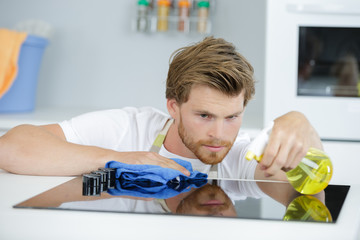 removing the stains from the hob