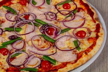 Pizza with ham