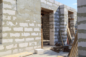 Fototapeta na wymiar interior of a country house under construction. Site on which the walls are built of gas concrete blocks with wooden formwork