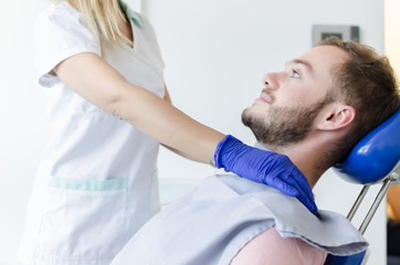 Obraz premium Young patient at dentist's chair
