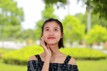 Obraz premium the face of young woman in bright background