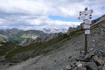 montagna paesaggio natura viaggio turismo sentiero trekking escursionismo pietre rocce cime alpi...