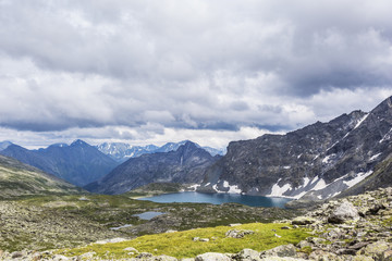 Fototapeta na wymiar Yeshtu valley. Ala-Askir lake. Mountain Altai landscape