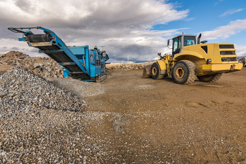 Gravel stone transformation plant with heavy machinery