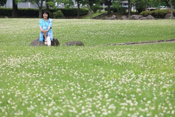 笑顔が素敵な中高年女性