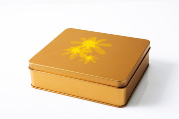 Mid-Autumn Festival family reunion, enjoy the moon drinking tea to eat moon cakes, golden gift box on the white background