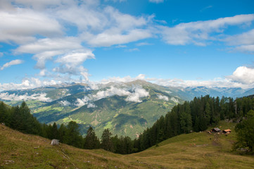 Fototapeta na wymiar Gailtaler Alpen Tirol Panorama