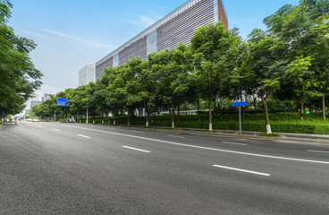 Obraz premium empty highway with cityscape of chengdu,China