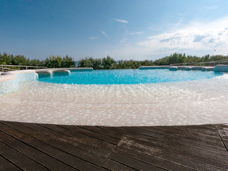 summer photo of water and sky 