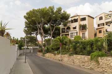Fototapeta na wymiar Straße in Peguera auf Mallorca